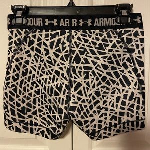 COLOR: Black+White, SIZE: Women’s Medium, BRAND: Under Armour